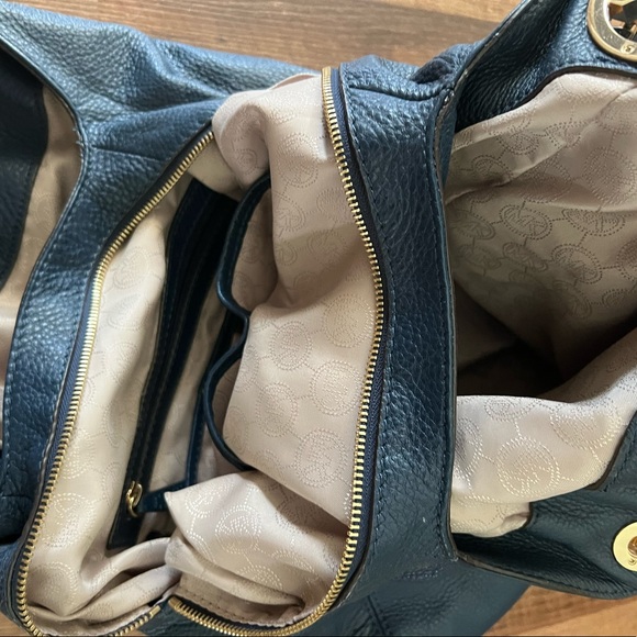 Michael Kors purse - Picture 2 of 5